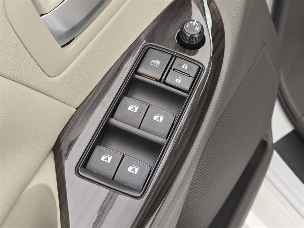 Vehicle image 22 of 39