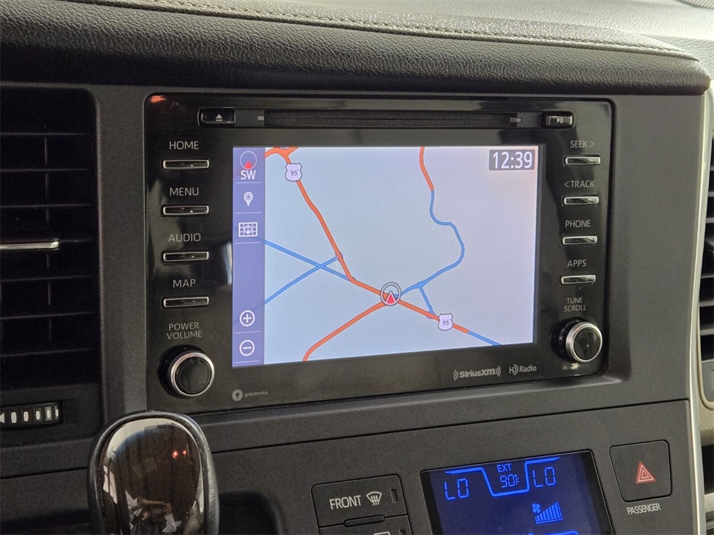 Vehicle image 27 of 39