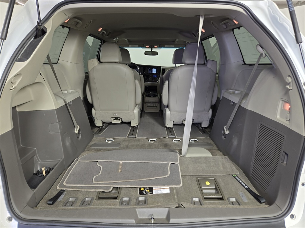 Vehicle image 16 of 39