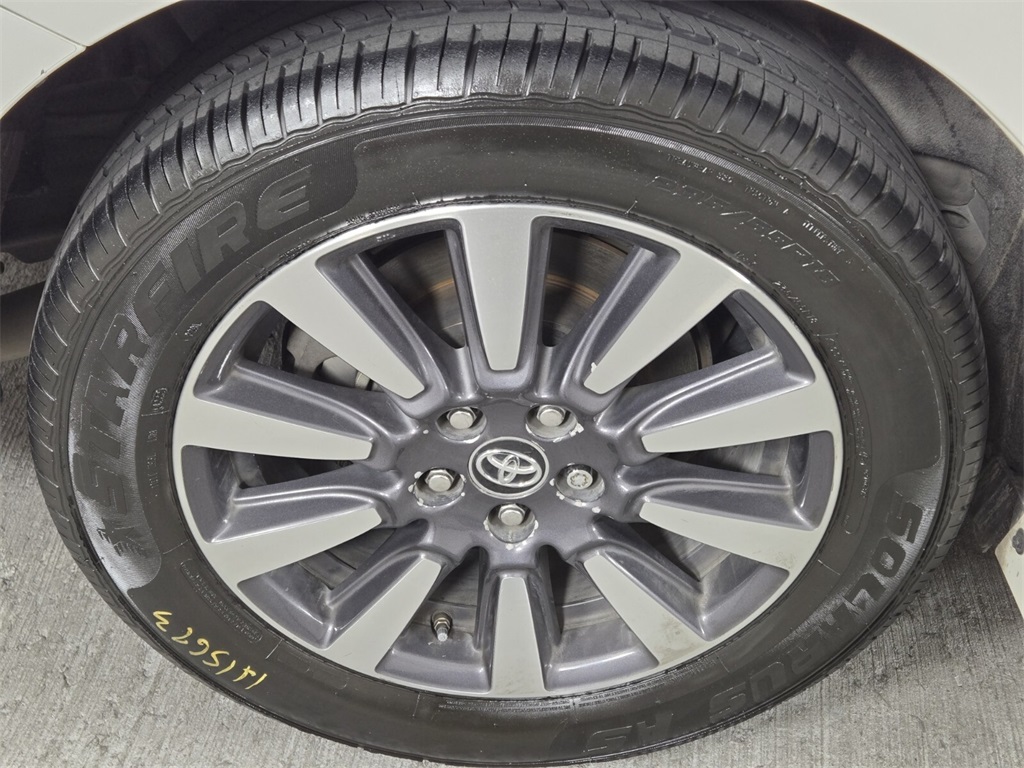 Vehicle image 9 of 39