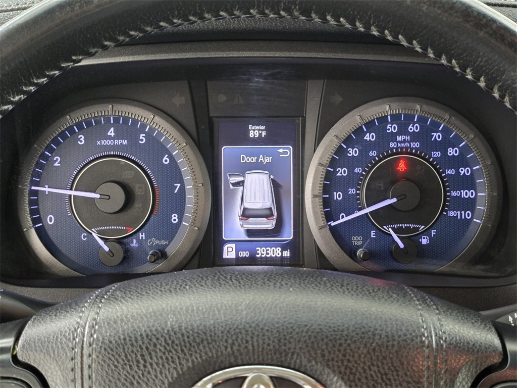 Vehicle image 32 of 39