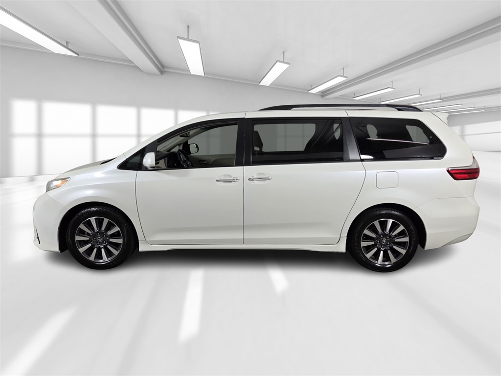 Vehicle image 7 of 39