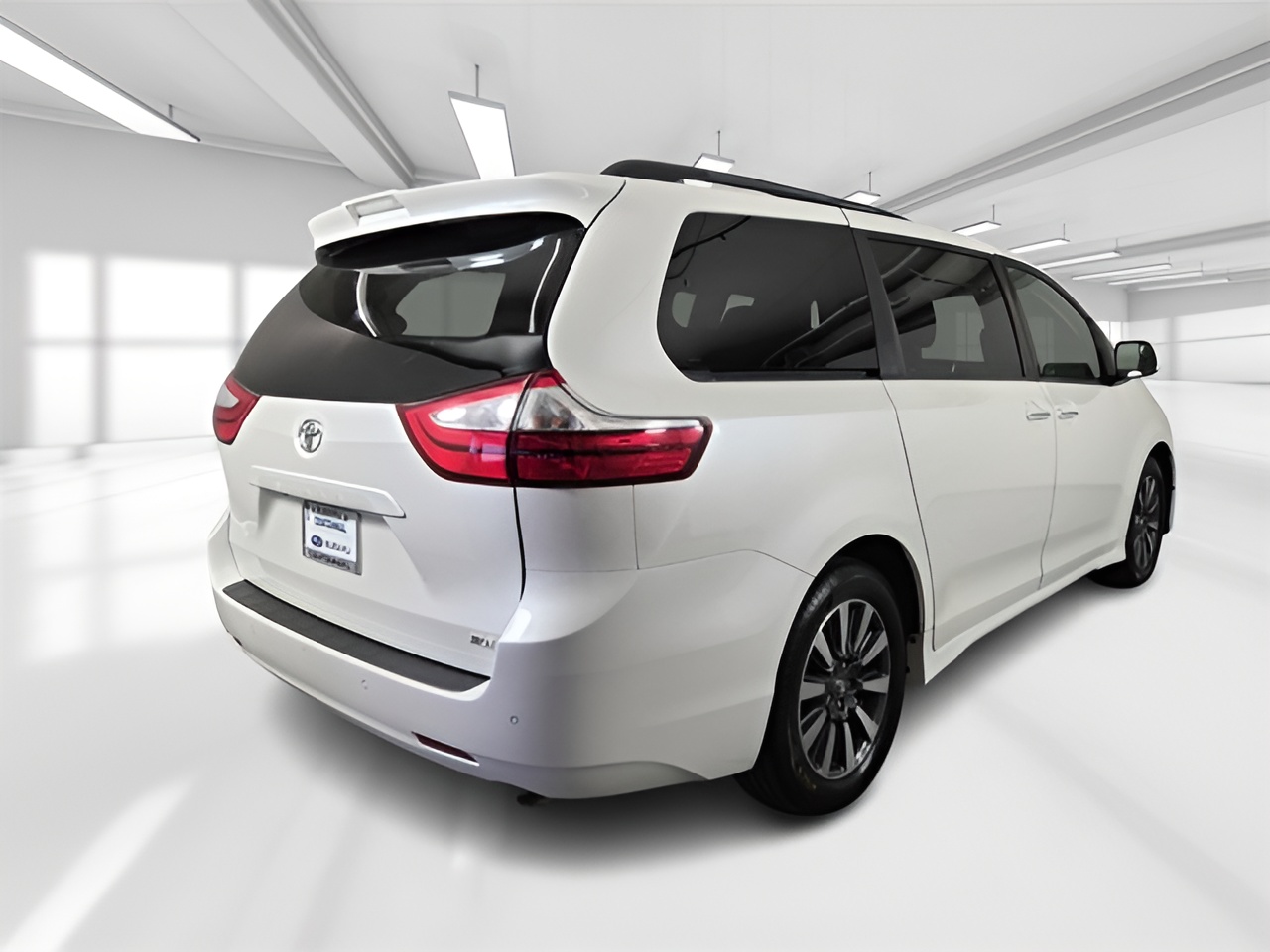 Vehicle image 36 of 39