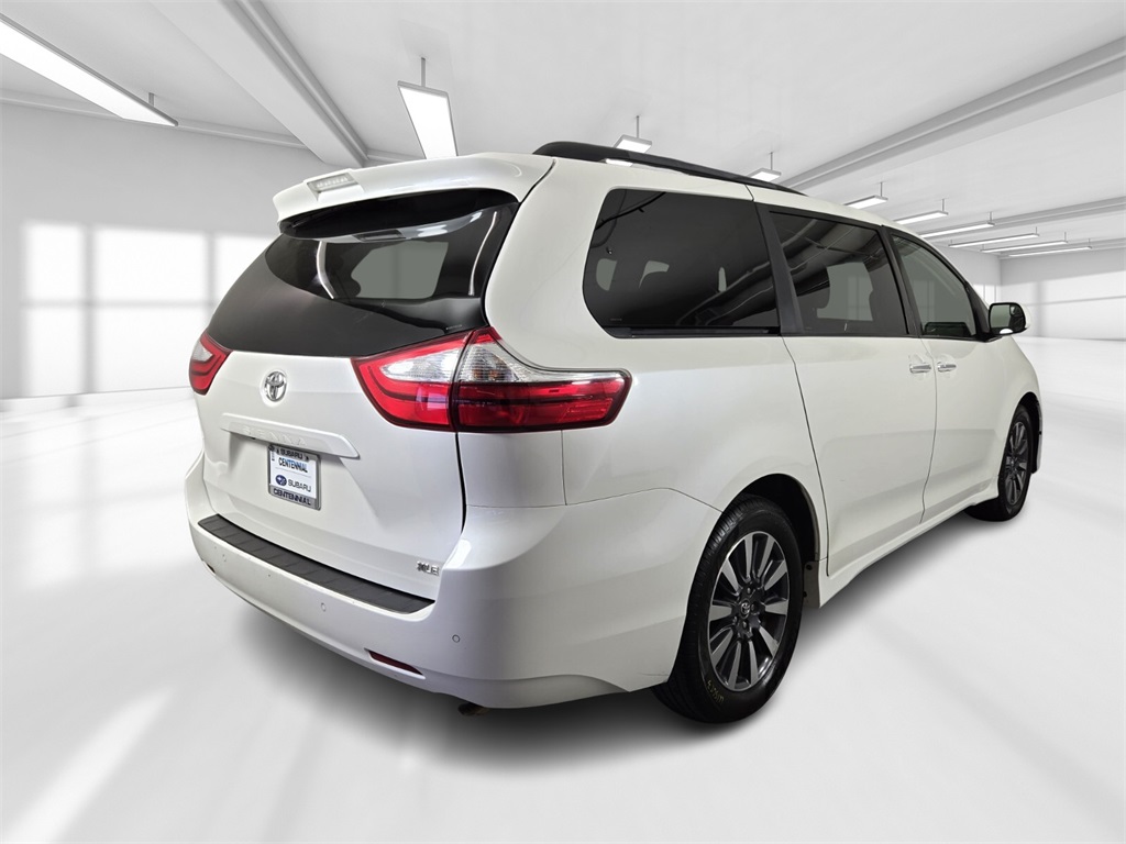 Vehicle image 4 of 39
