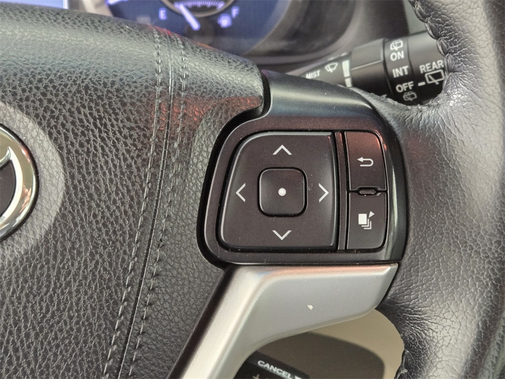 Vehicle image 26 of 39