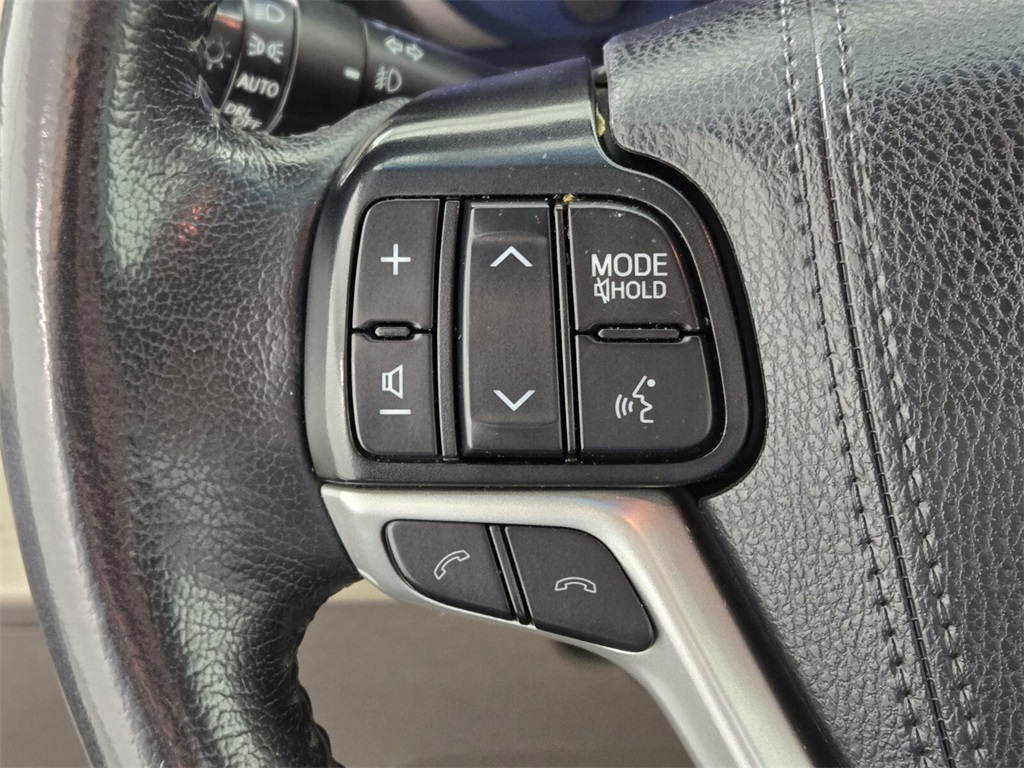 Vehicle image 25 of 39