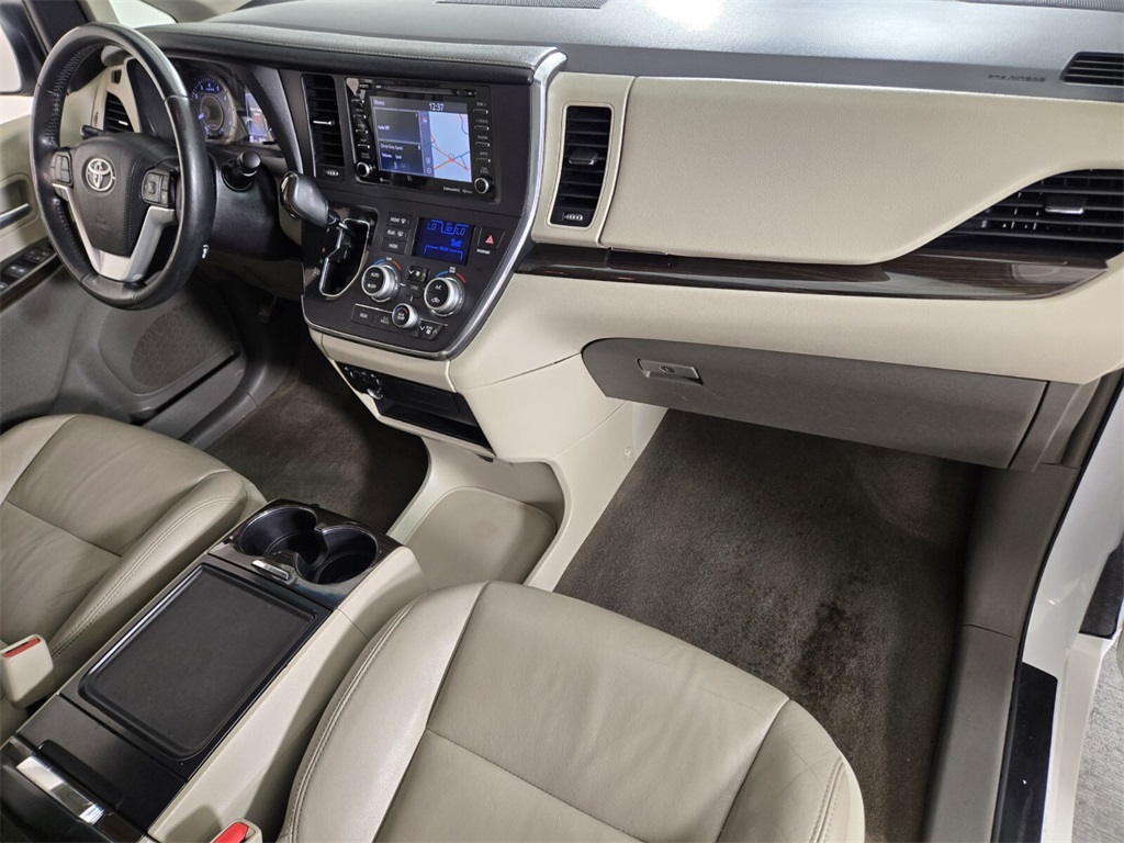 Vehicle image 19 of 39