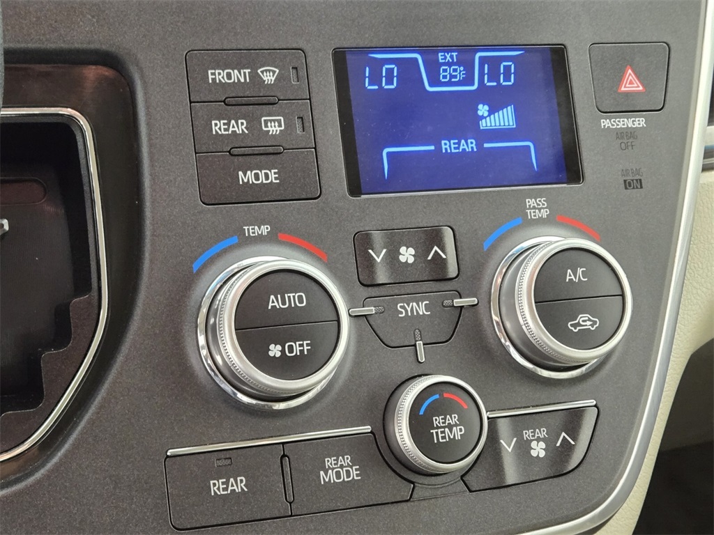 Vehicle image 29 of 39
