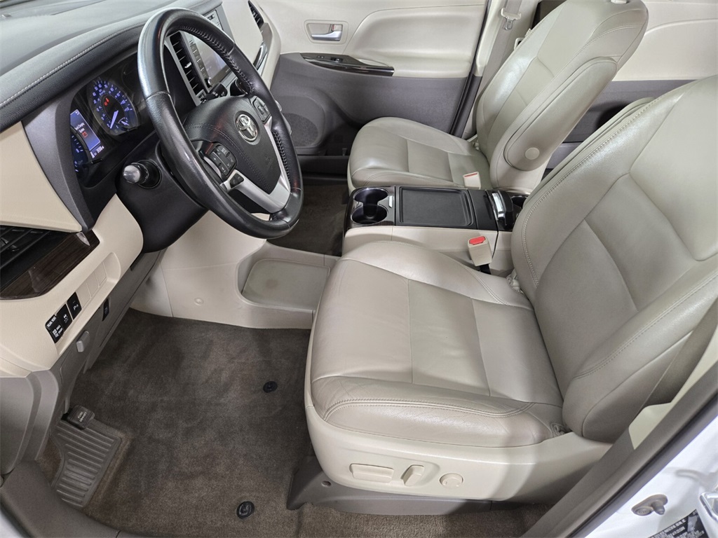 Vehicle image 12 of 39