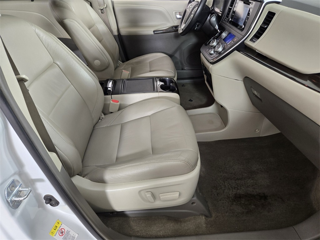 Vehicle image 18 of 39