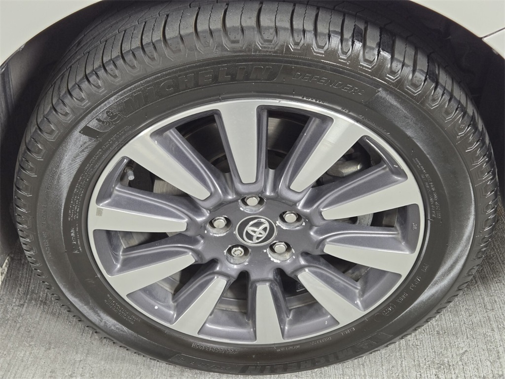Vehicle image 10 of 39