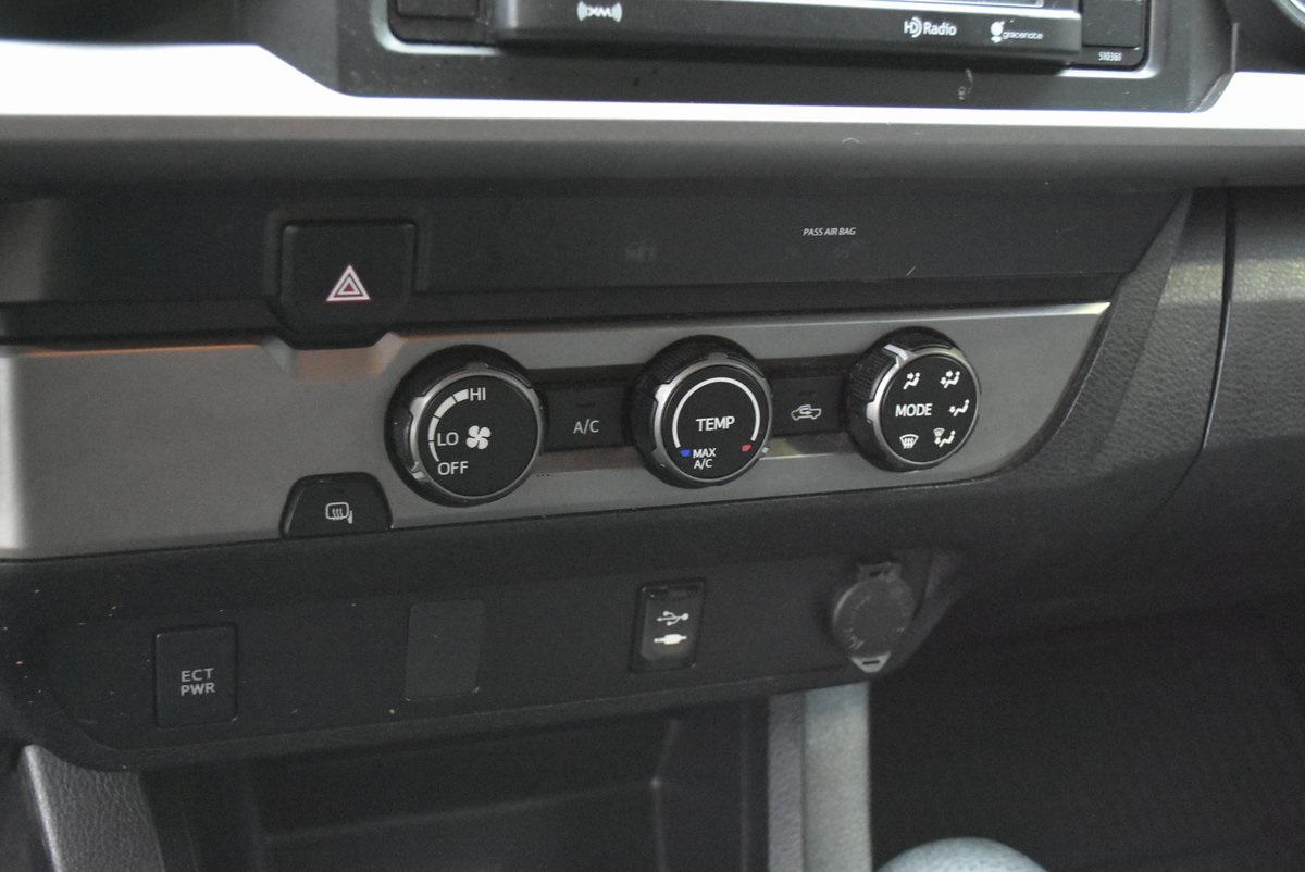 Vehicle image 23 of 34