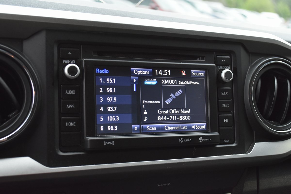 Vehicle image 21 of 34