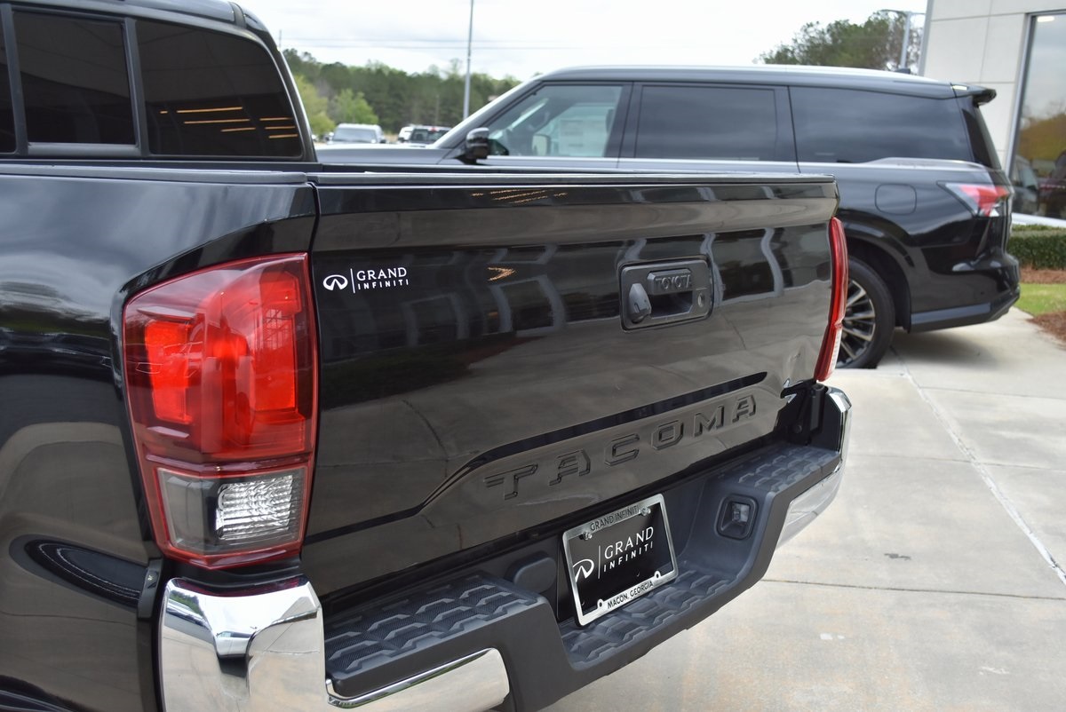 Vehicle image 8 of 34