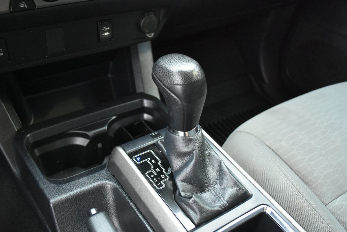 Vehicle image 24 of 34