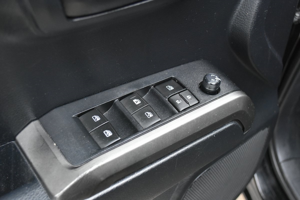 Vehicle image 31 of 34
