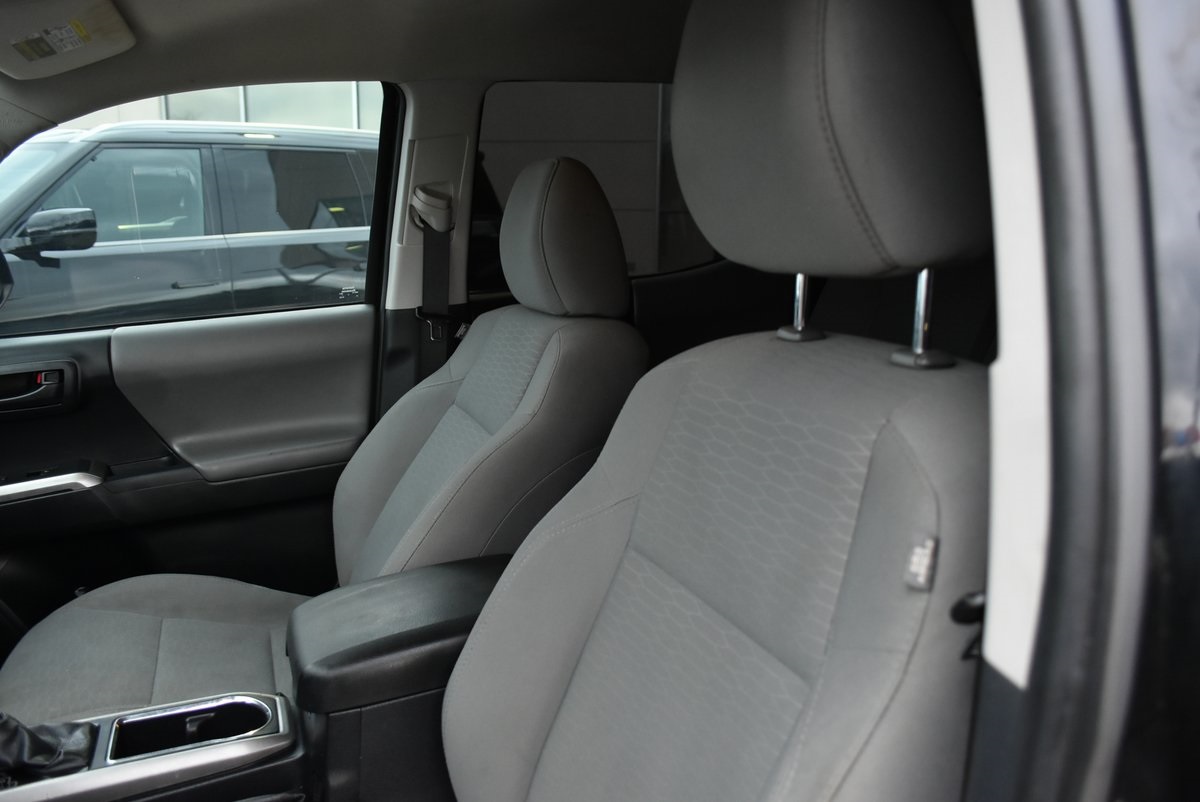 Vehicle image 27 of 34