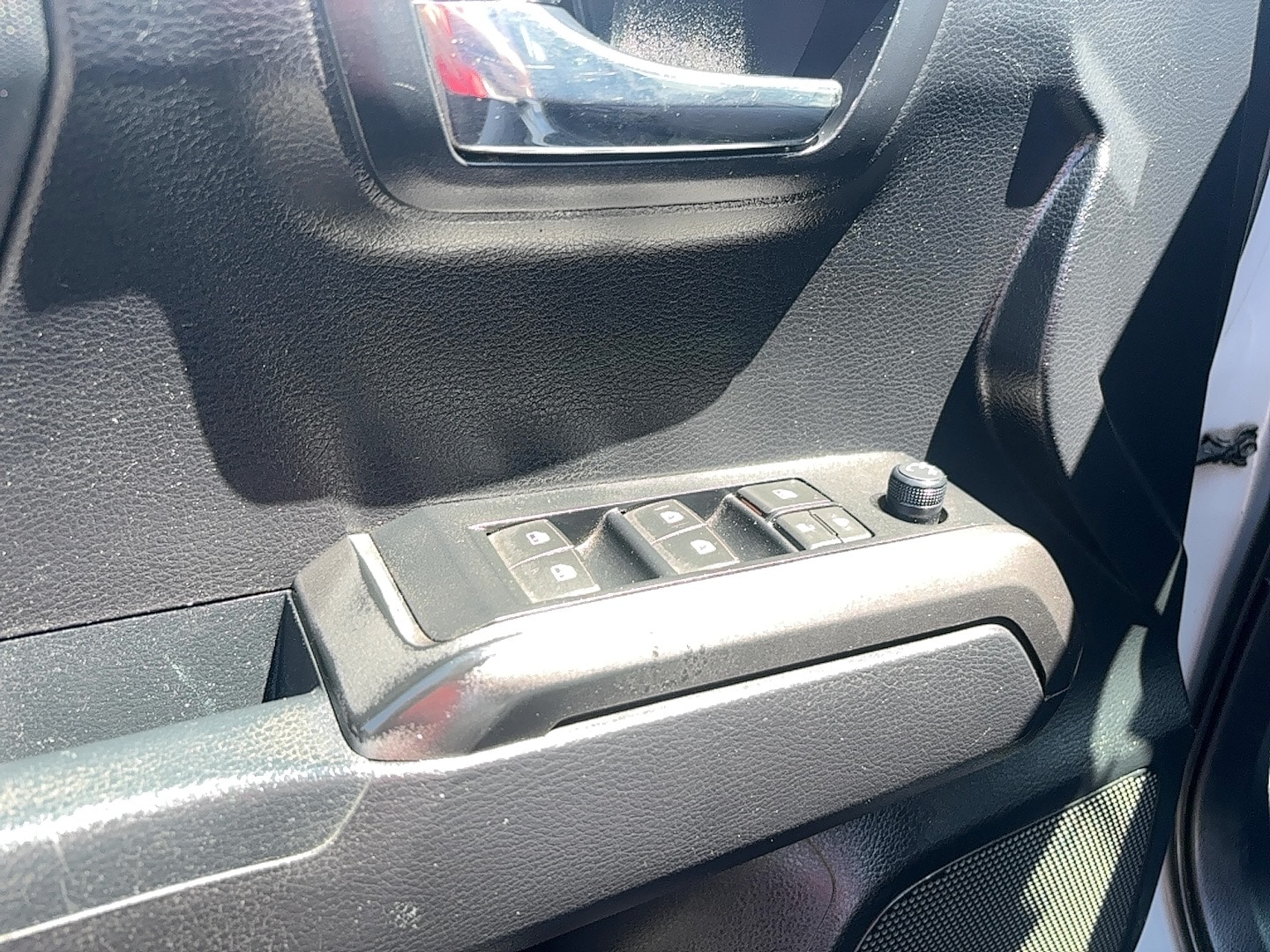 Vehicle image 9 of 12