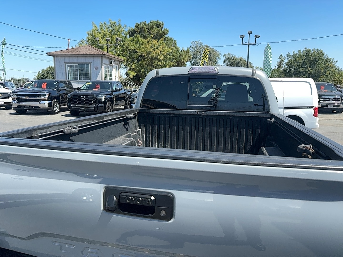 Vehicle image 10 of 12
