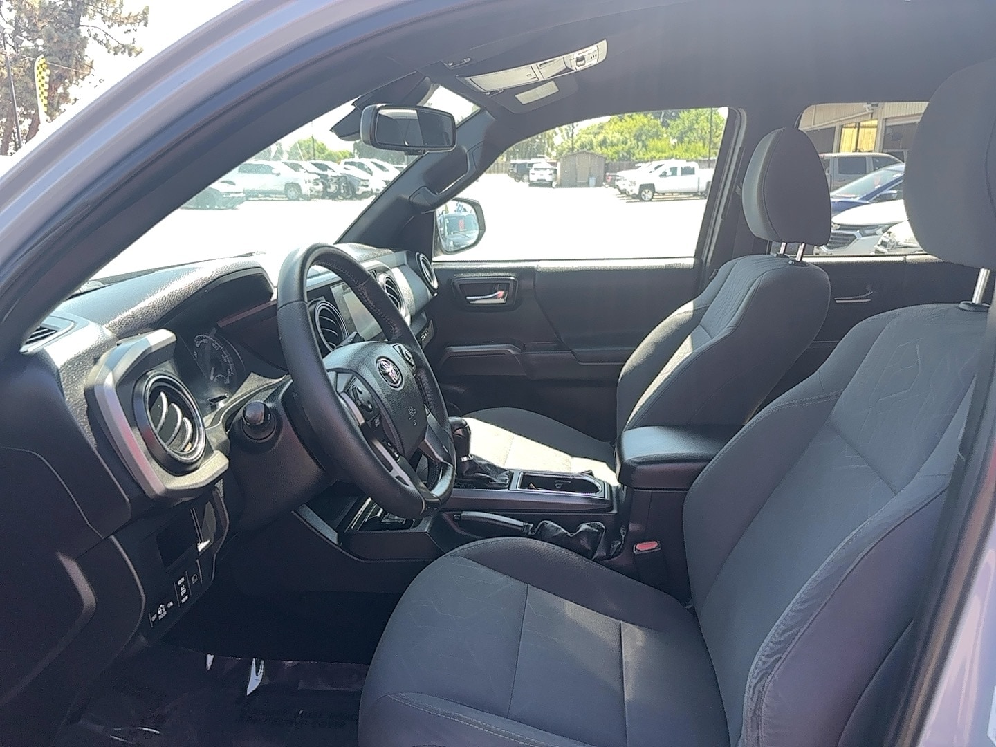 Vehicle image 7 of 12