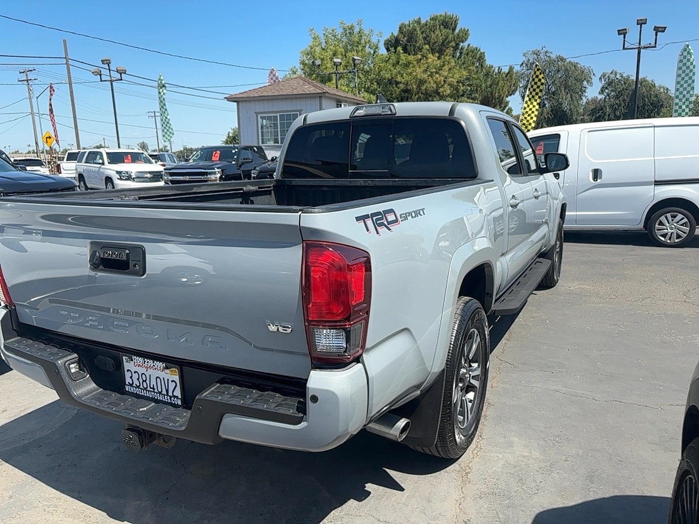 Vehicle image 4 of 12