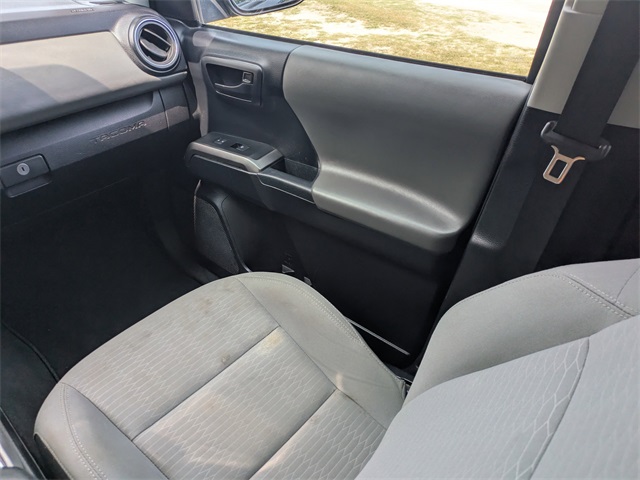 Vehicle image 17 of 30