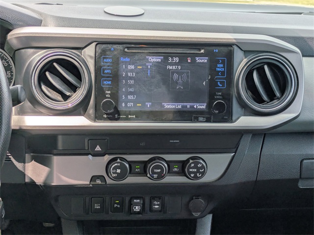 Vehicle image 18 of 30