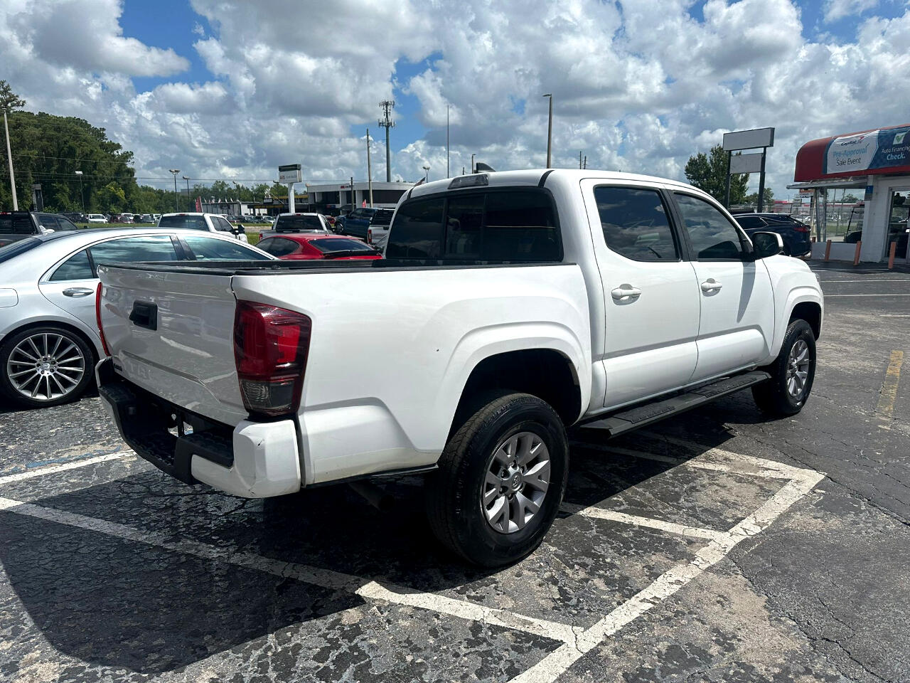 Vehicle image 6 of 14