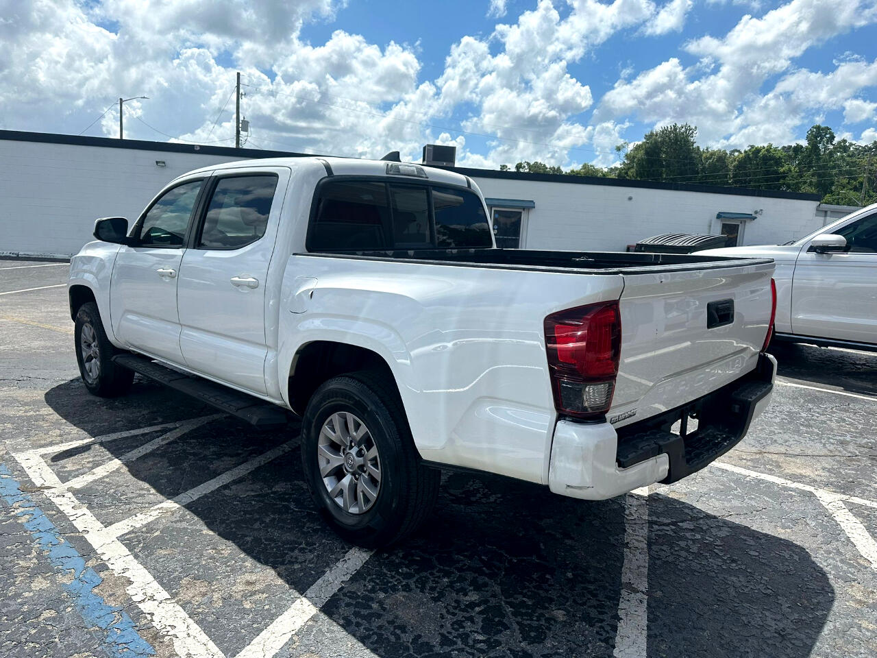 Vehicle image 8 of 14