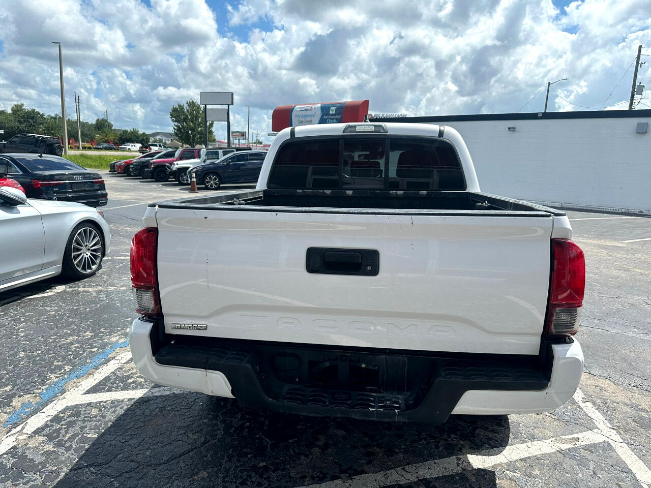 Vehicle image 7 of 14