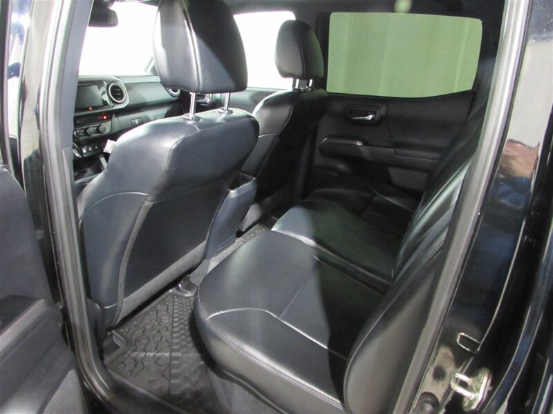 Vehicle image 20 of 34