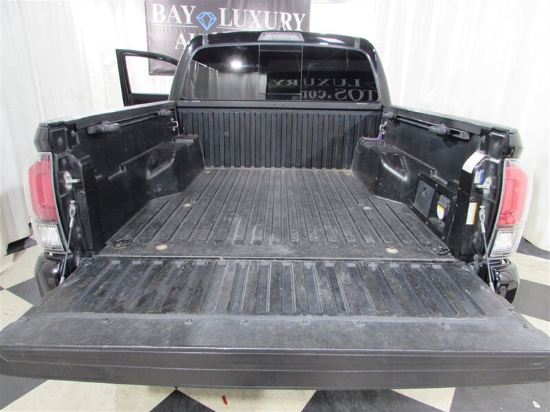 Vehicle image 22 of 34