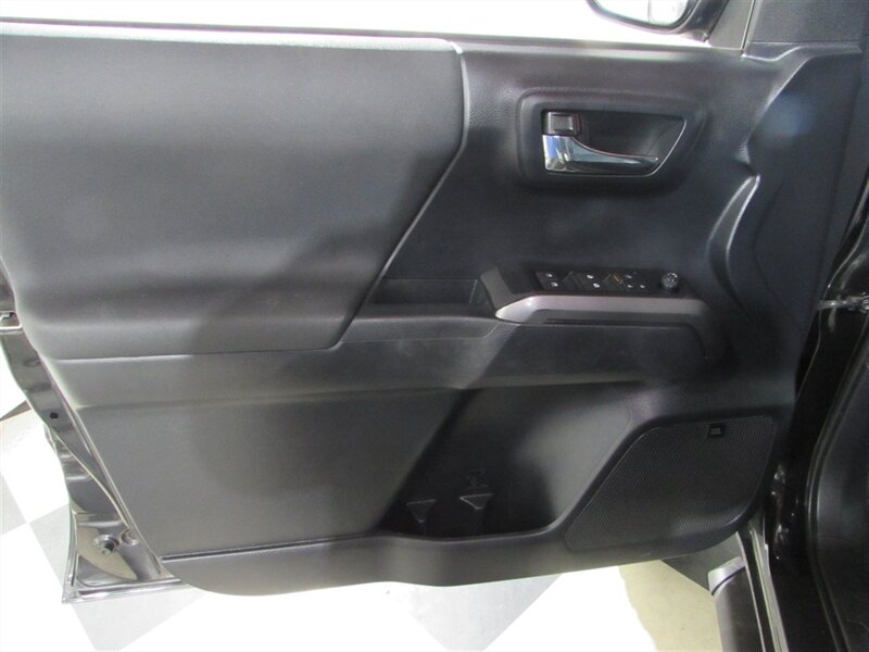 Vehicle image 19 of 34