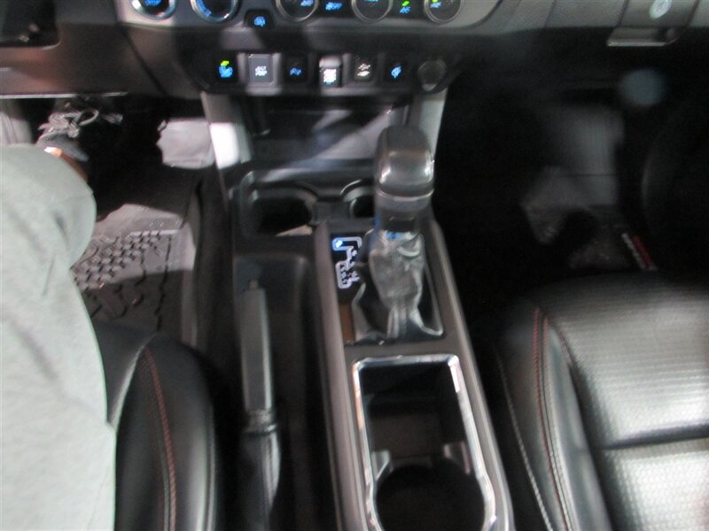 Vehicle image 32 of 34