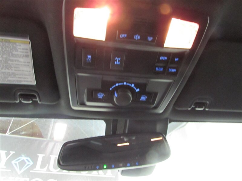 Vehicle image 33 of 34