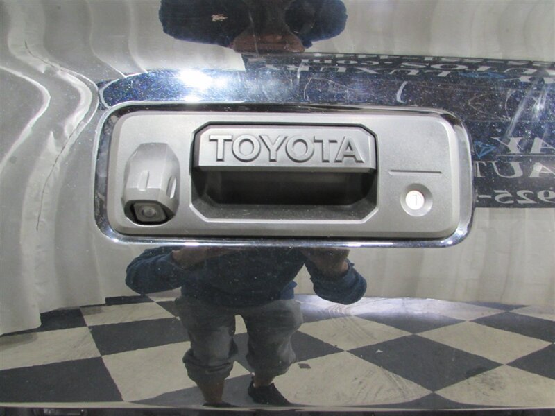Vehicle image 21 of 34
