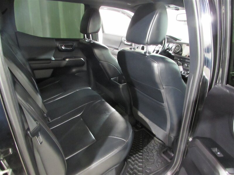 Vehicle image 23 of 34