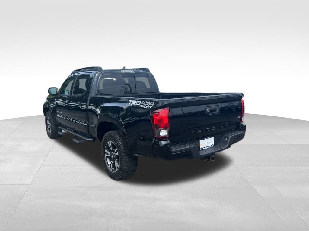 Vehicle image 7 of 41