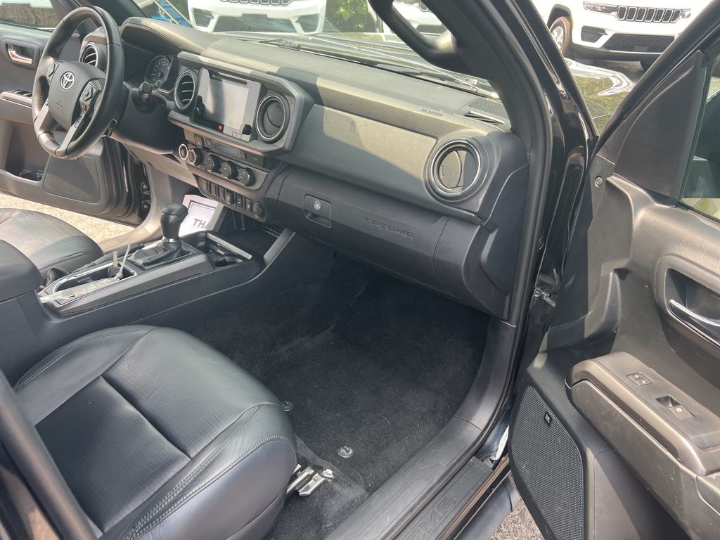 Vehicle image 22 of 41