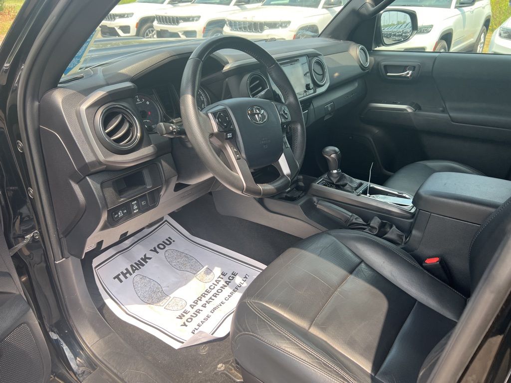 Vehicle image 21 of 41
