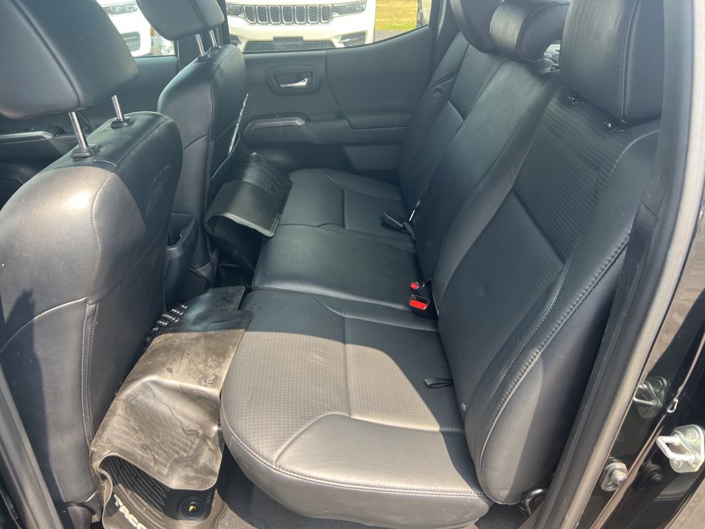 Vehicle image 18 of 41