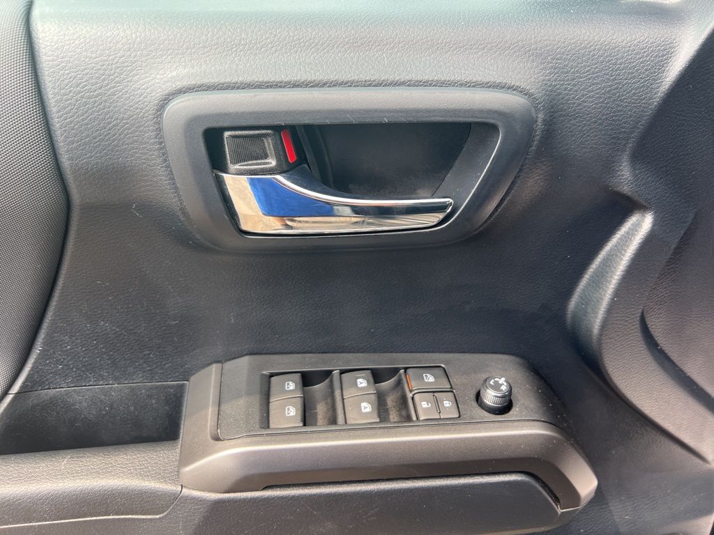 Vehicle image 38 of 41