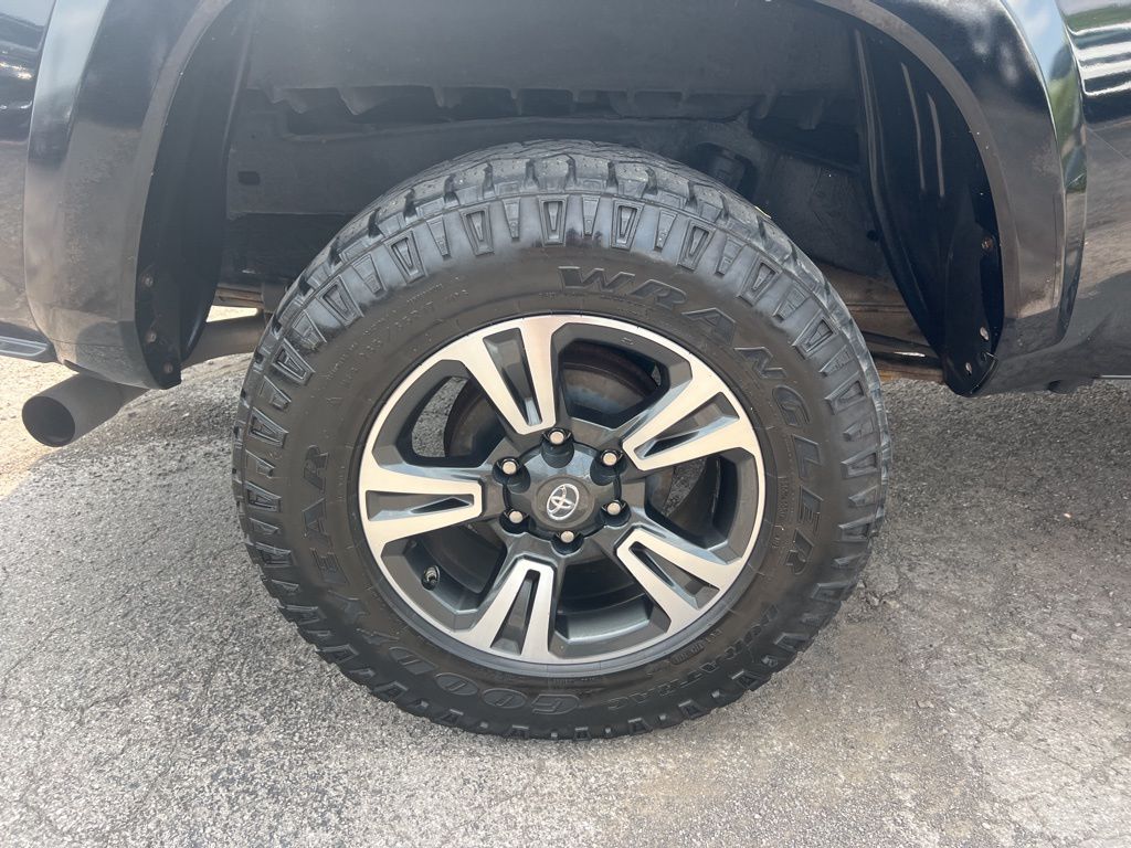 Vehicle image 13 of 41