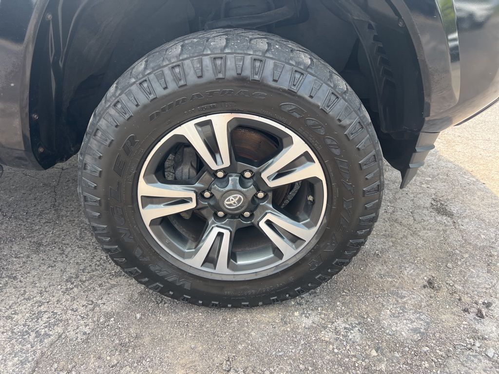 Vehicle image 14 of 41