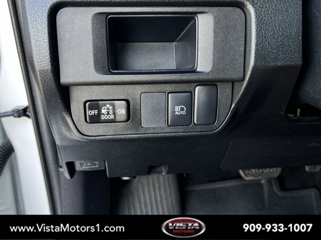 Vehicle image 15 of 27