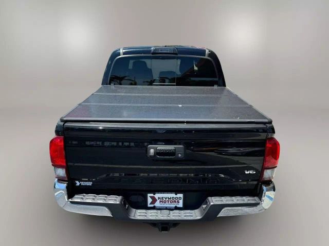 Vehicle image 7 of 41