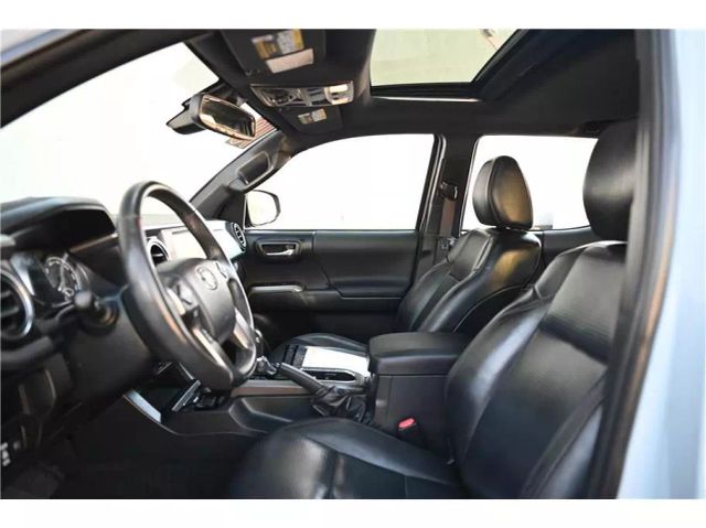 Vehicle image 21 of 33