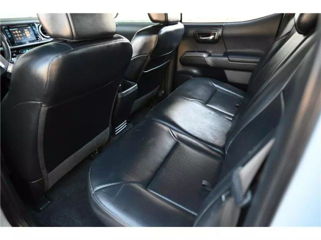 Vehicle image 19 of 33