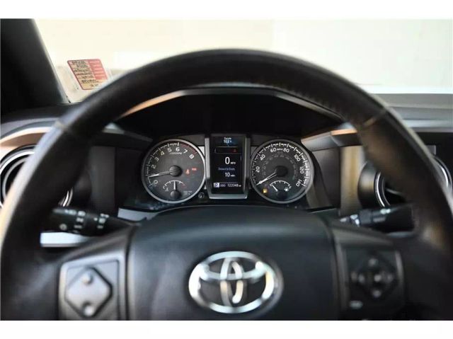 Vehicle image 26 of 33
