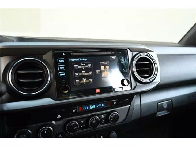 Vehicle image 27 of 33